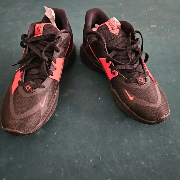 Kyrie flytrap shoes - Picture 2 of 4